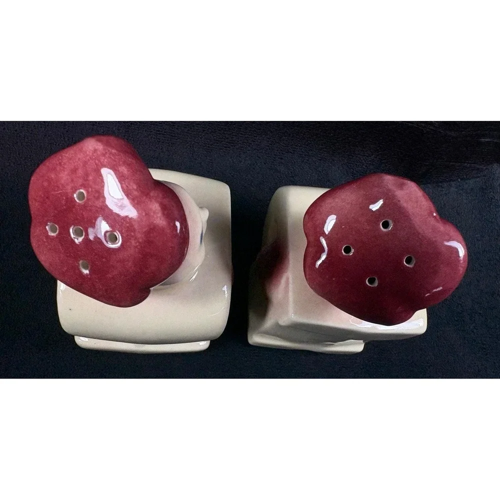 Vintage Shawnee Chef Salt and Pepper Shakers 3.5 Inches Tall No Stoppers‎